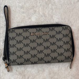 Michael Kors smaller jet set wallet